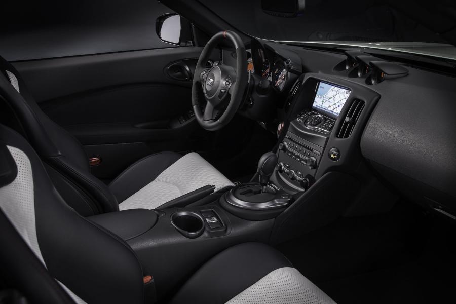 Интерьер Nissan 370Z Nismo Roadster Concept (Z34) 2015 года  (фото 21 из 21)